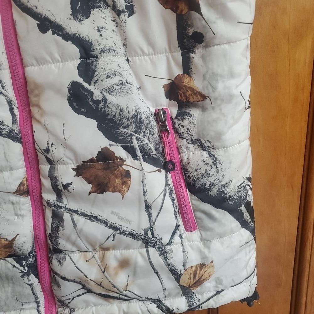 Legendary Whitetails Women's Camo Puffer Vest Pink Trim Size M  Full Zip Outdoor - Picture 5 of 11